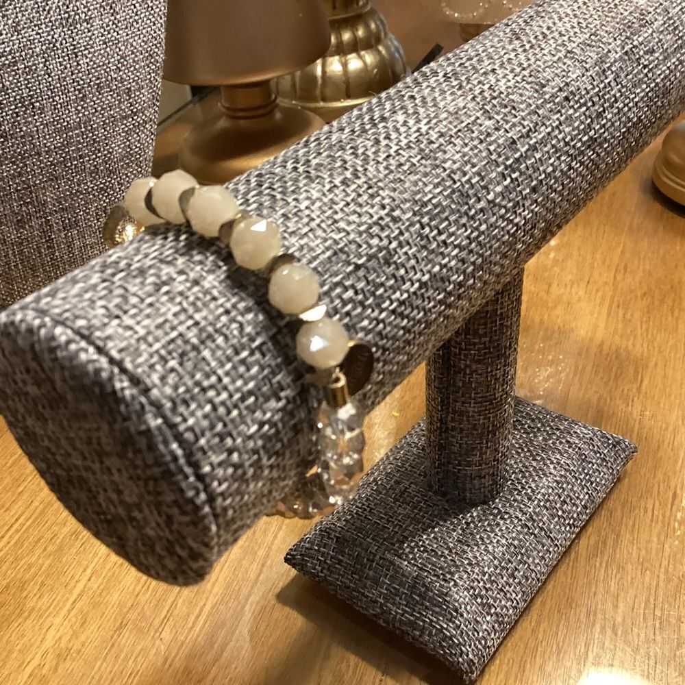 Another Great Set of 2 Stretchable Bracelets. - Picture 12 of 12